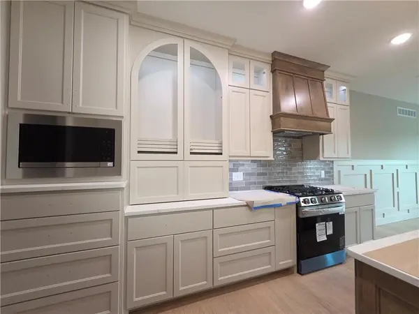 4490 Aspen DR, Basehor, KS 66007