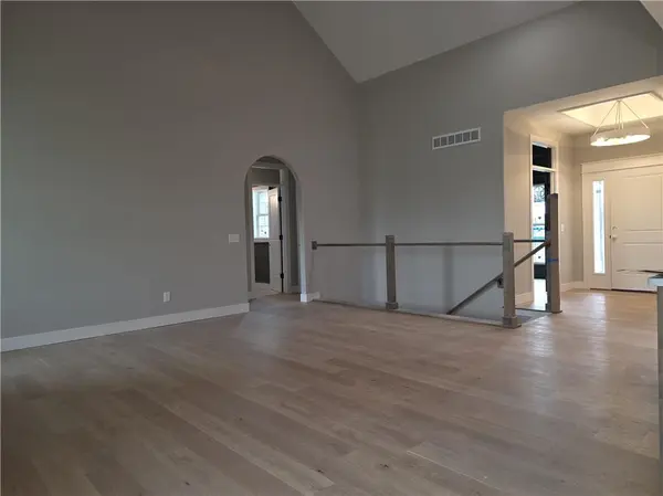 4490 Aspen DR, Basehor, KS 66007