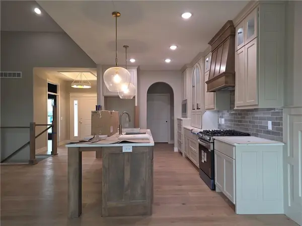 4490 Aspen DR, Basehor, KS 66007