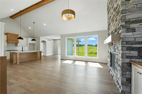 4264 Lake Shore CT, Basehor, KS 66007