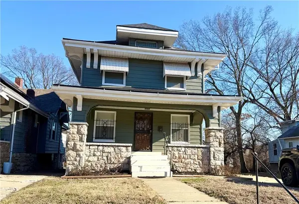 3811 College AVE, Kansas City, MO 64128