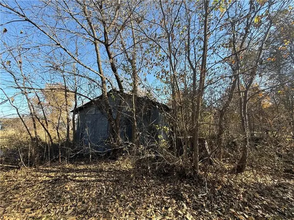 207 S West ST, Coffey, MO 64636