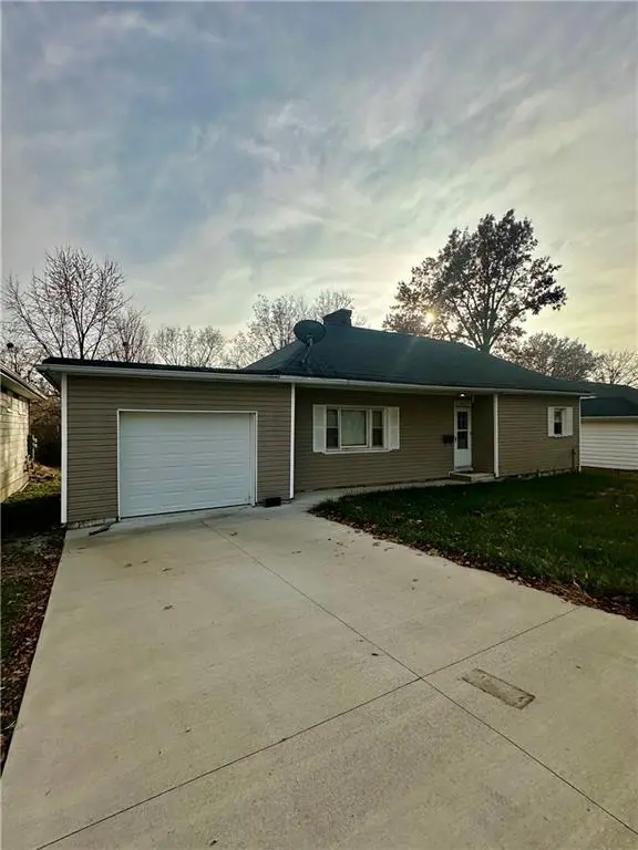 724 W 3rd ST, Maryville, MO 64468