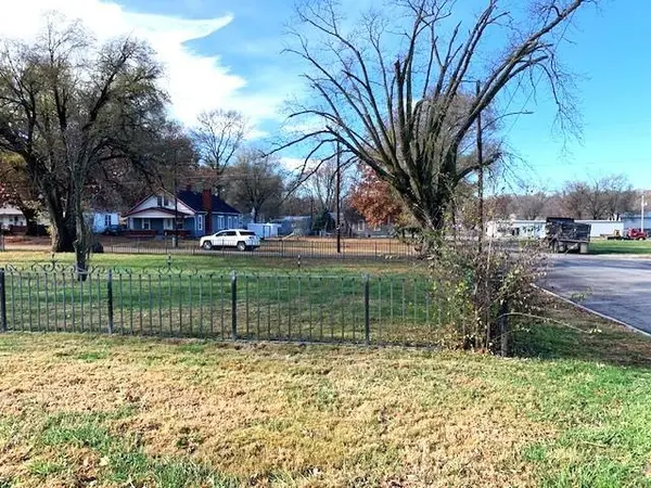 1002 S 22nd ST, St Joseph, MO 64507