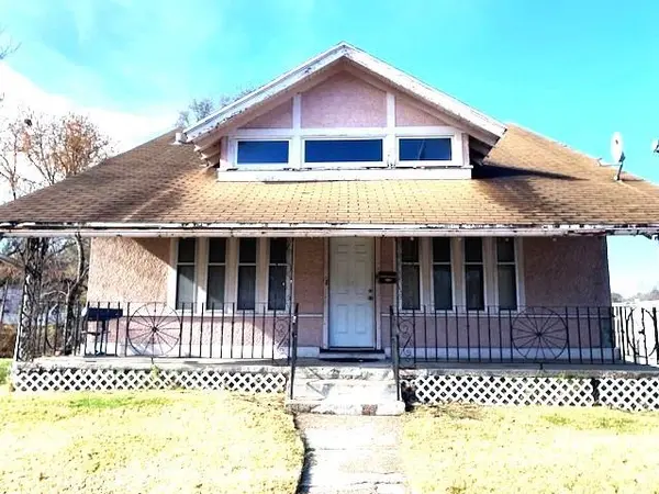 1002 S 22nd ST, St Joseph, MO 64507