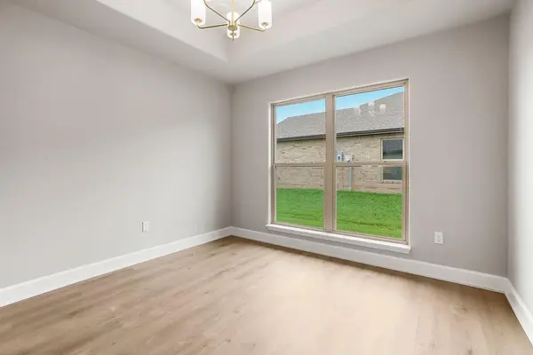 16386 W 166th CT, Olathe, KS 66062