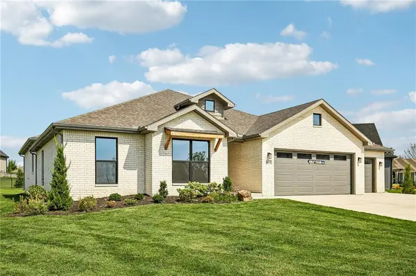 16322 W 166th CT, Olathe, KS 66062