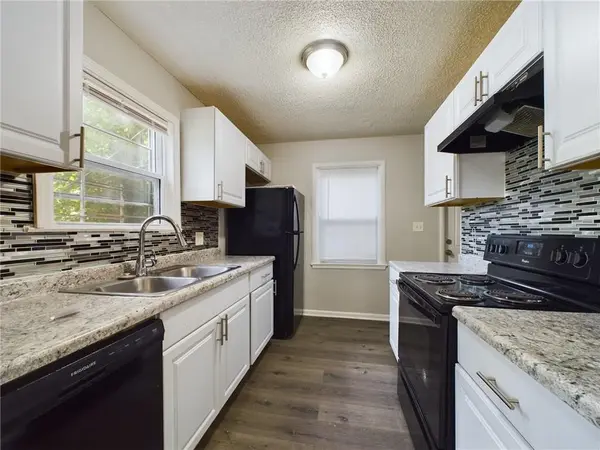 5015 E 40th ST, Kansas City, MO 64130