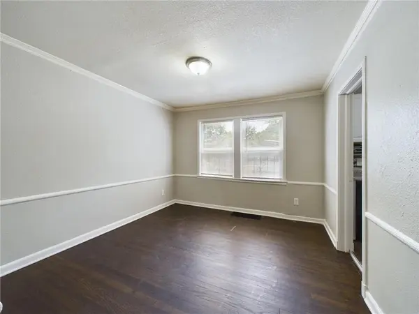 5015 E 40th ST, Kansas City, MO 64130