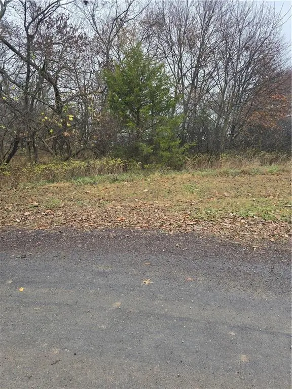 129 Woodcut DR, Linn Valley, KS 66040