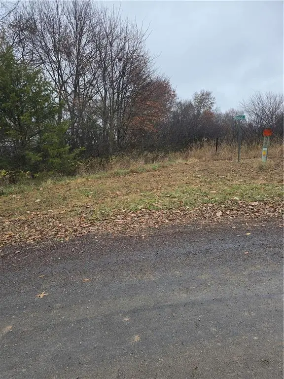 129 Woodcut DR, Linn Valley, KS 66040