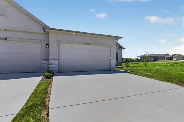 9468 Shady Bend RD, Lenexa, KS 66227