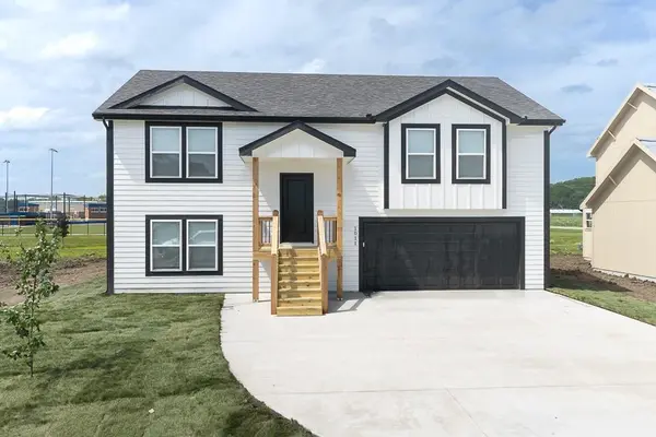 1015 2nd ST, Perry, KS 66073