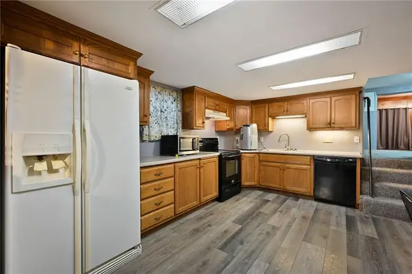 8009 State RT YY HWY, Peculiar, MO 64078