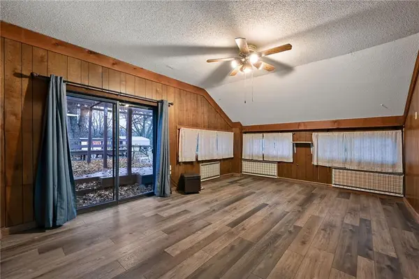 8009 State RT YY HWY, Peculiar, MO 64078