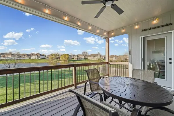 814 NW Hickory Ridge DR, Grain Valley, MO 64029