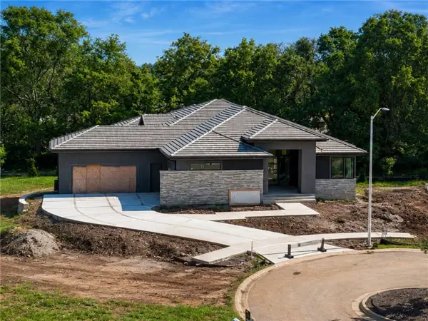 13721 Guilford RD, Leawood, KS 66224
