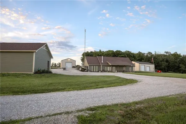 1193 SE 23 HWY, Windsor, MO 65360
