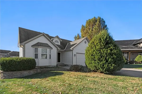 741 SW Windsong CIR, Lee's Summit, MO 64082