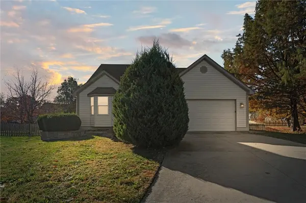 741 SW Windsong CIR, Lee's Summit, MO 64082