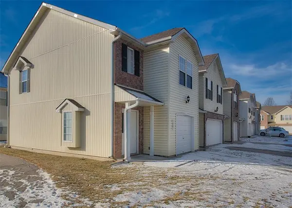 273-277 NE Adams Dairy Pkwy, Blue Springs, MO 64014