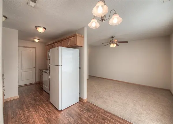 273-277 NE Adams Dairy Pkwy, Blue Springs, MO 64014