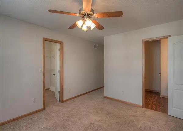 273-277 NE Adams Dairy Pkwy, Blue Springs, MO 64014