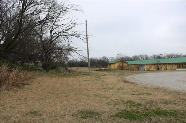3222 W Main ST, Independence, KS 67301