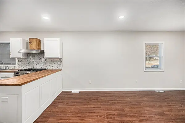 5809 E 16th TER, Kansas City, MO 64126