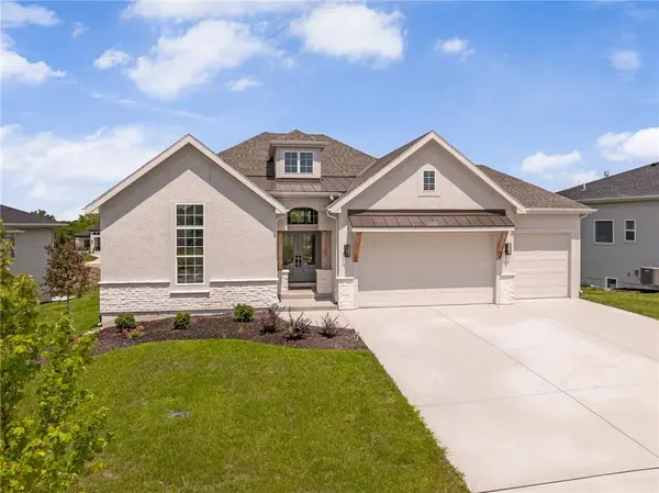 25104 W 141st TER, Olathe, KS 66061