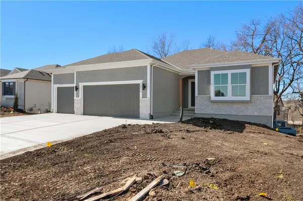 25409 W 149th TER, Olathe, KS 66061