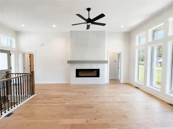 2700 Wheatley DR, Blue Springs, MO 64029
