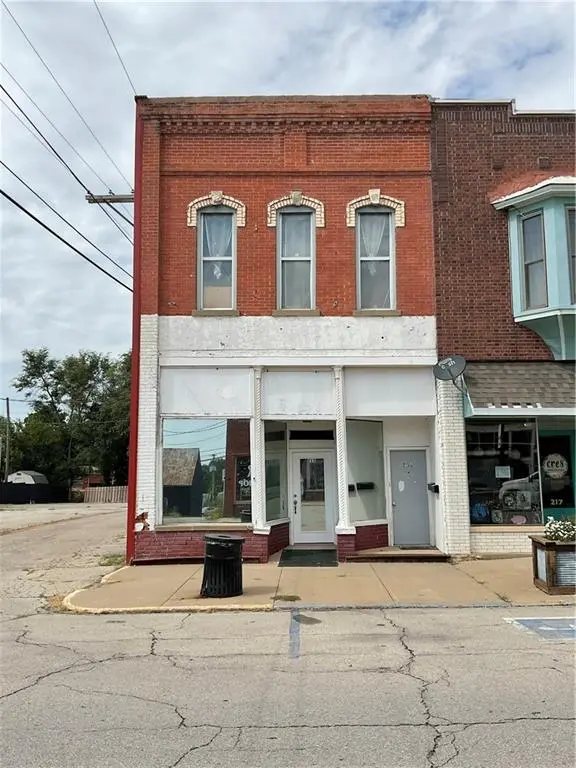 215 E 3RD ST, Cameron, MO 64429