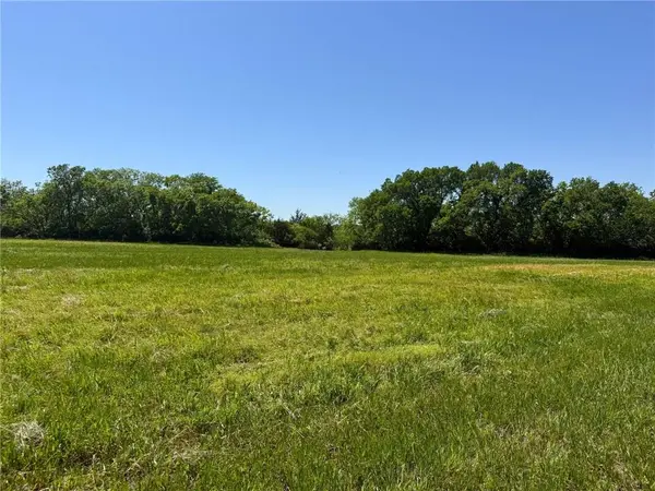 980 SE Stanley RD, Tecumseh, KS 66542