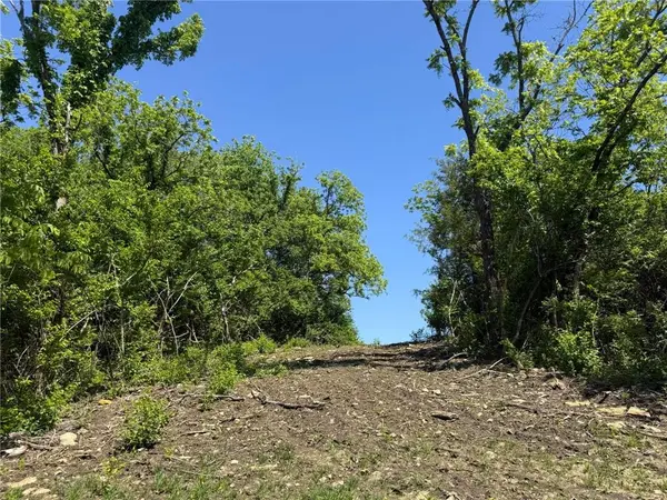 980 SE Stanley RD, Tecumseh, KS 66542