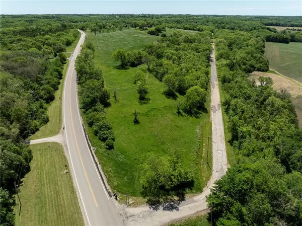 980 SE Stanley RD, Tecumseh, KS 66542
