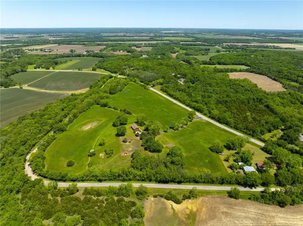 1150 SE Stanley RD, Tecumseh, KS 66542