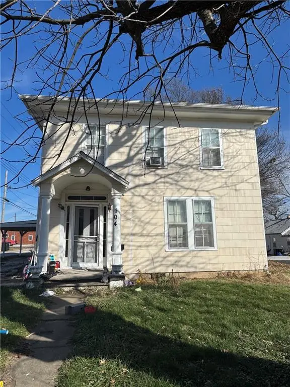104 E Colt ST, Windsor, MO 65360