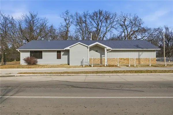 1196 Washburn AVE, Topeka, KS 66604