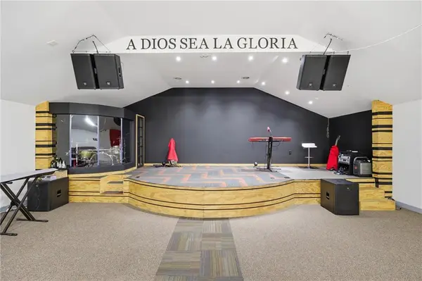 1196 Washburn AVE, Topeka, KS 66604