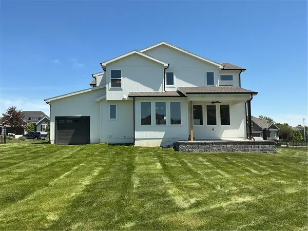 16388 S Elmridge ST, Olathe, KS 66062
