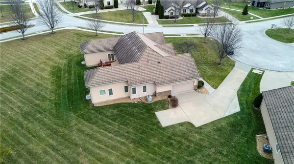 4118 NE Chapel Manor CT, Lee's Summit, MO 64064