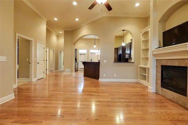 4118 NE Chapel Manor CT, Lee's Summit, MO 64064