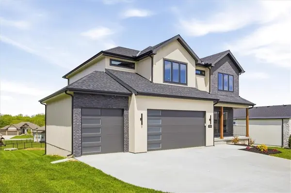 2230 SW Crown DR, Lee's Summit, MO 64082