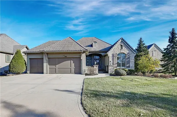 14001 Nicklaus DR, Overland Park, KS 66223