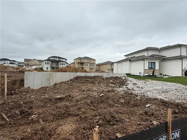 18616 Reinhardt ST, Overland Park, KS 66085