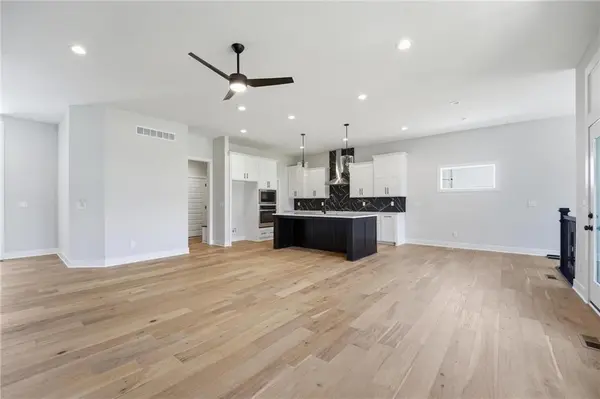 2762 SW 11th TER, Lee's Summit, MO 64081