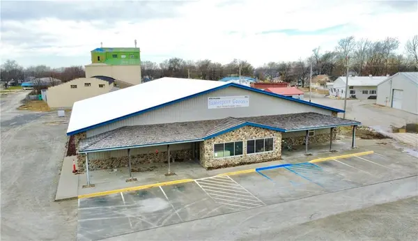 302 S Broadway ST, Jamesport, MO 64648