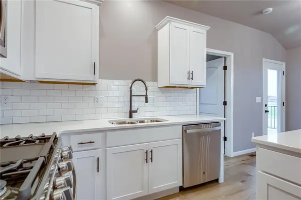 18400 W 205th ST, Spring Hill, KS 66083