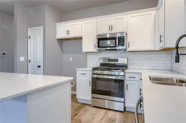 18400 W 205th ST, Spring Hill, KS 66083